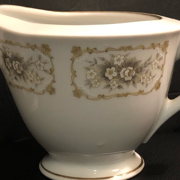 Happy Home Elegance fine China cream and sugar set in good condition - Picture 2 of 13